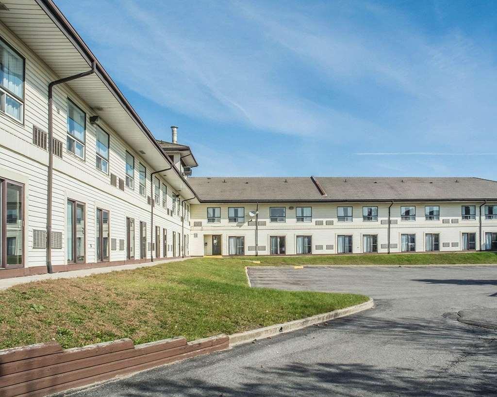 Days Inn By Wyndham Barrie Kültér fotó